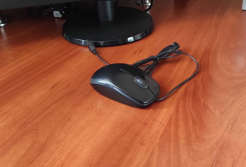 Мышь Logitech B100 USB Black (в идеале)