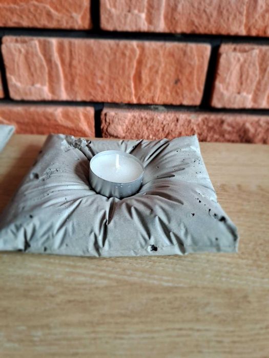 Świeczniki.Poduszki betonowe, swieczniki