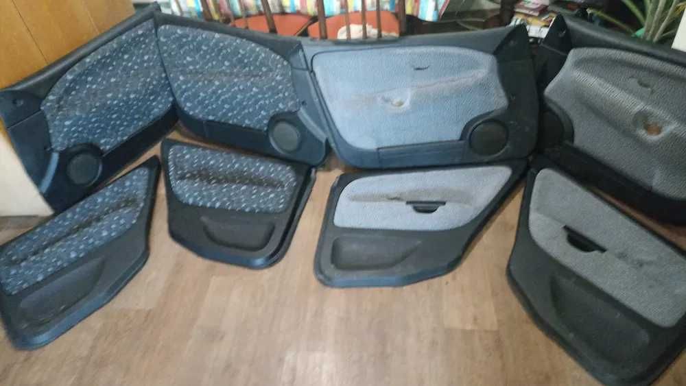 Продам дверні карти Мітсубісі Каризма рестайл