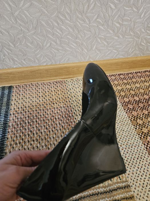 Туфлі жіночі Лучьяно Карварі