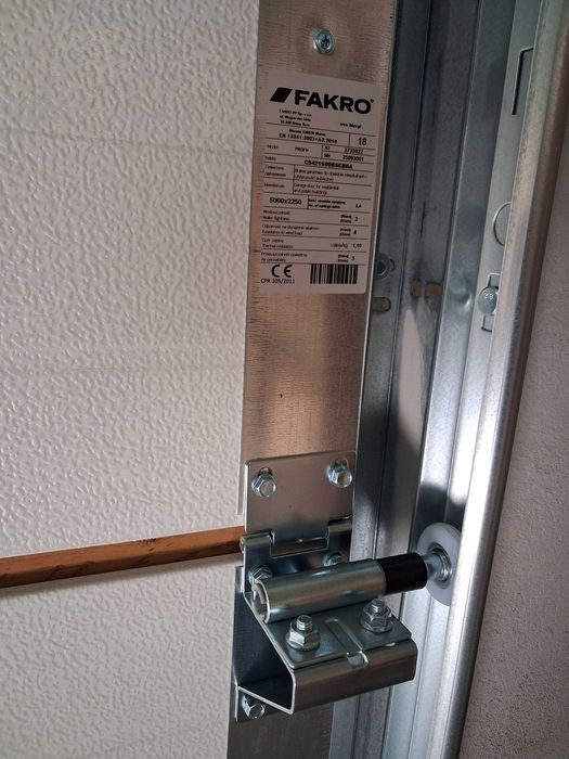 Brama garażowa Fakro 5000x2125 antracyt z napędem Hato 2xPilot