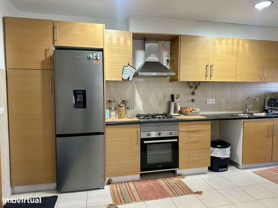 Apartamento T4 com 2 casas de banho e varanda