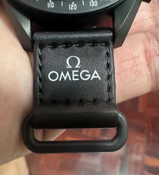 Swatch x Omega Bioceramicznyzegarek księżycowyMissionToMoonphaseSnoopy