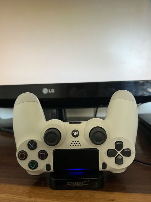 PS4 Slim 500GB + 2 Comandos Originais + Doca + Jogos