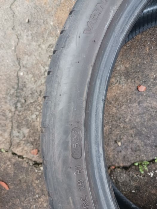 Vendo pneus semi-novos 255/35/20 Hankook