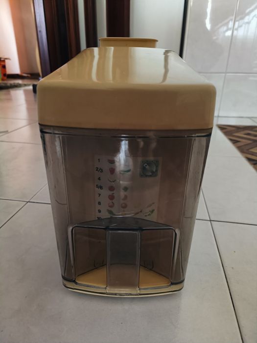 Vendo máquina de fazer sumos/batidos