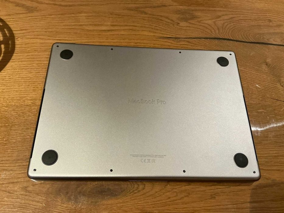 MacBook Pro 14 - M1 Pro 16GB RAM 512GB SSD
