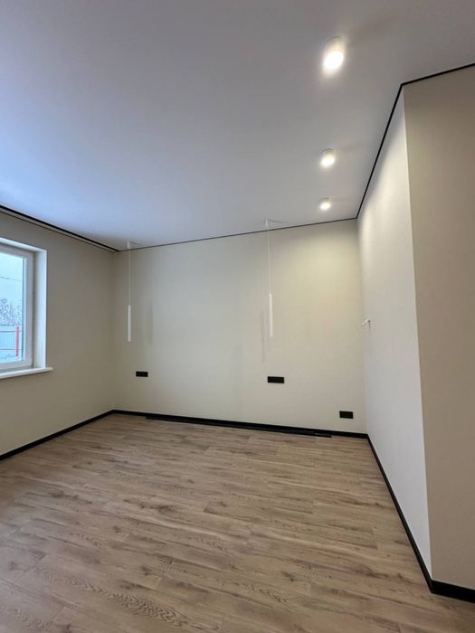 Будинок 15 хв від Києва з Ремонтом на 14 сотках землі.