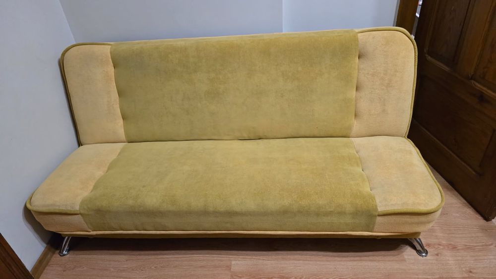 Kanapa rozkładana, stolik i fotele