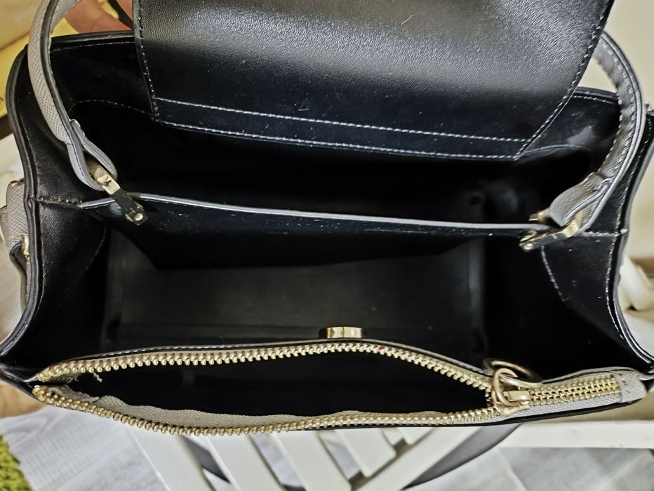 Небольшая удобная сумка Zara