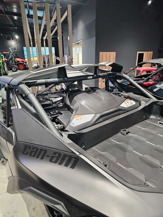 Can-am Maverick R kompletna kabina