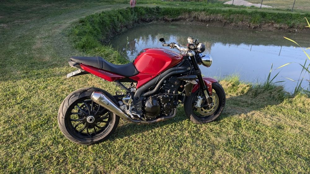 Triumph speed triple 1050