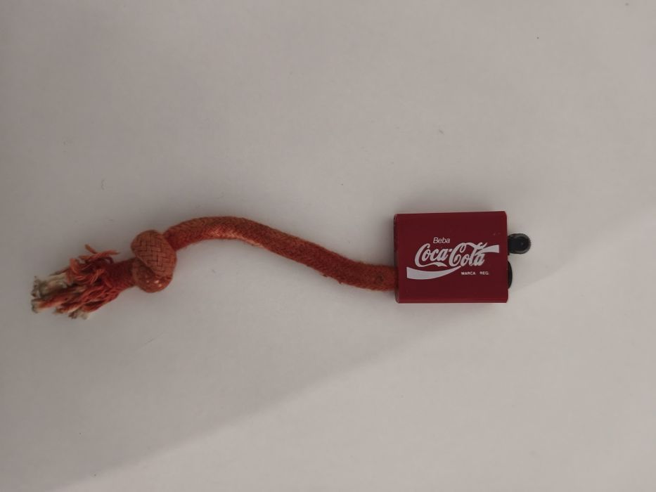 Exemplar de isqueiro de colecção pela personalização tipo de isqueiro usado no passado a funcionar perfeitamente.