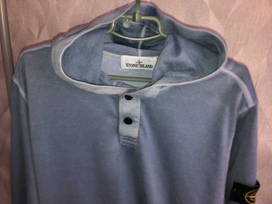 синее худи Stone Island с патчем