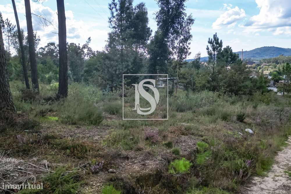 Terreno industrial com 3.800 m² e com licença de construção