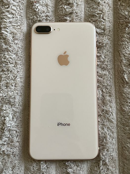Продам iPhone 8+