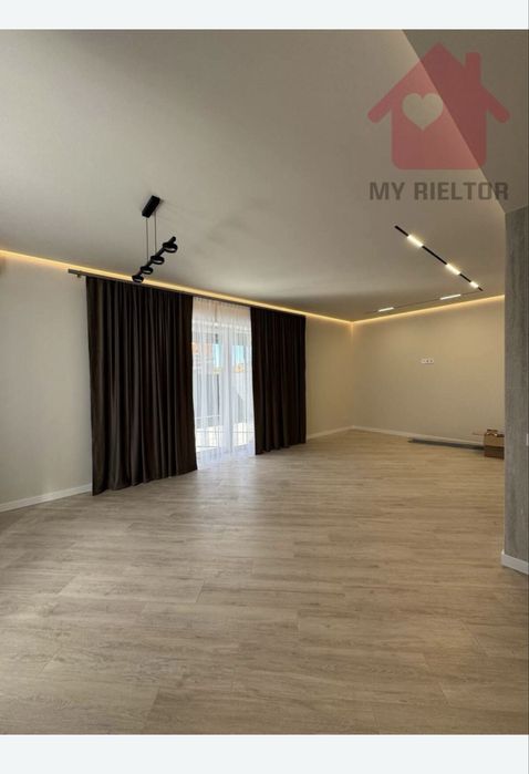 Продаж дуплекса з гаражем