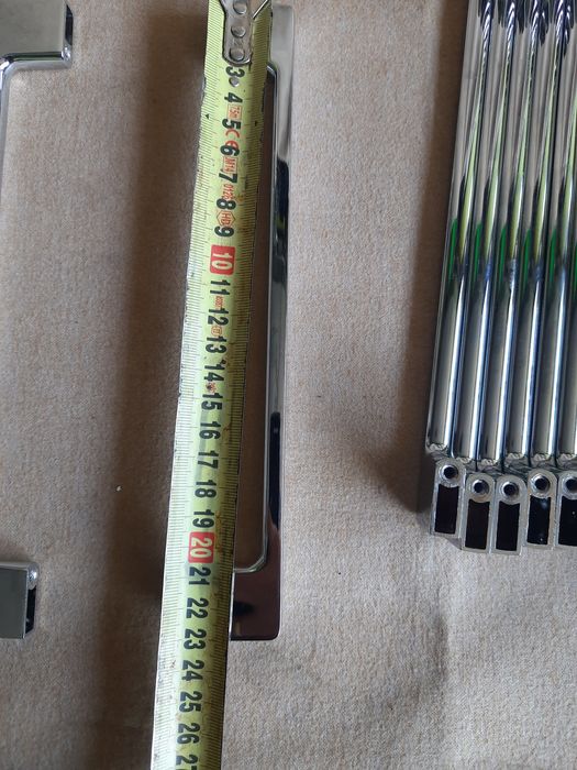 Uchwyty do mebli kolor srebrny