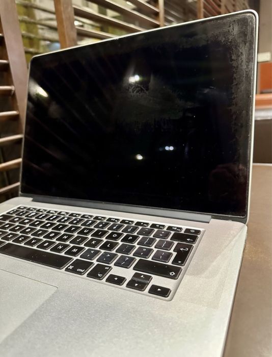 2015 Apple Macbook Pro 15 Retina A1398 i7 2.8GHz SSD 1TB R9 Radeon 2GB