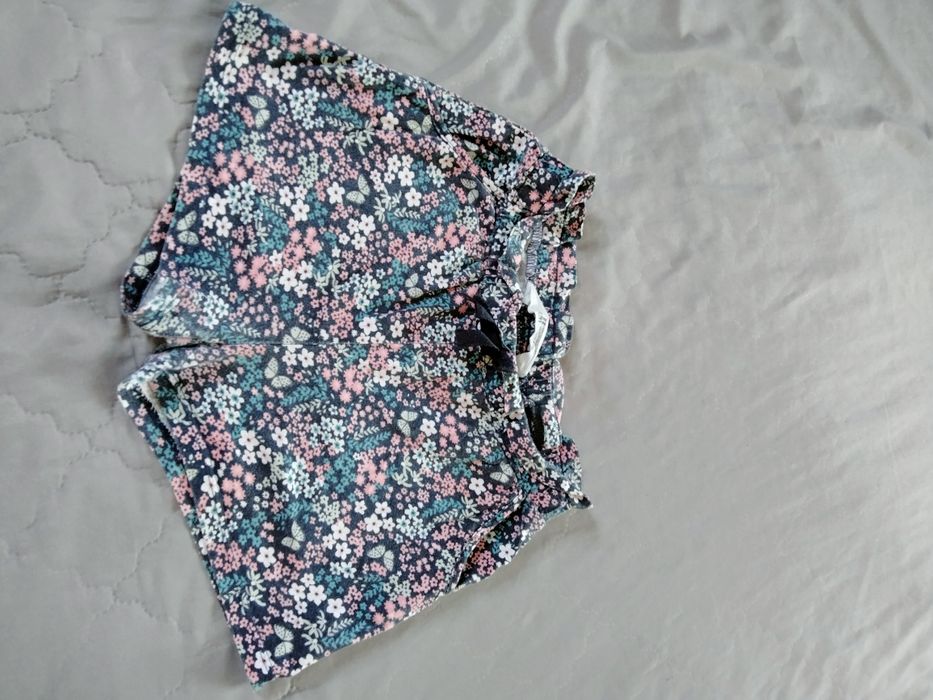 Spodenki dla dziewczynki H&M 110/116 w kwiatki