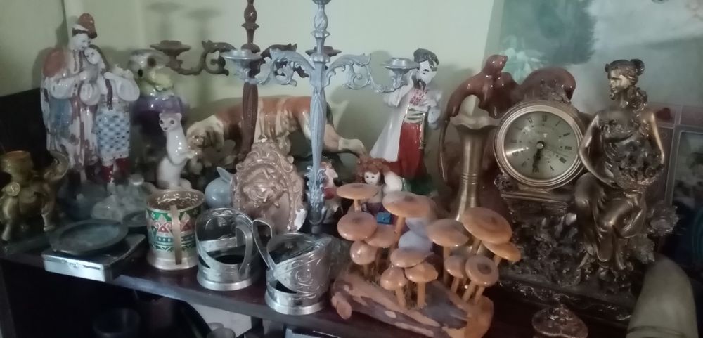Старі статуетки СССР.