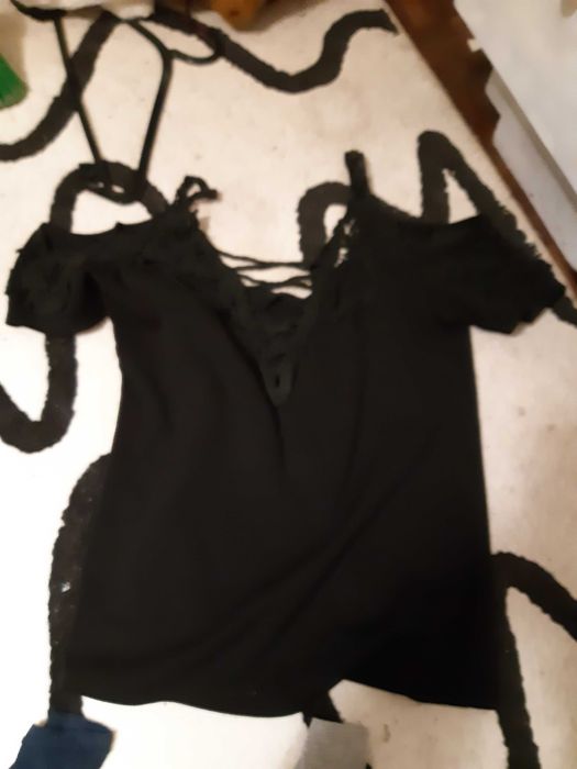 Roupa de várias marcas usadas