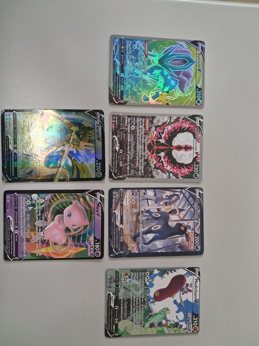 Seis cartas  raras de Pokémon por 25€