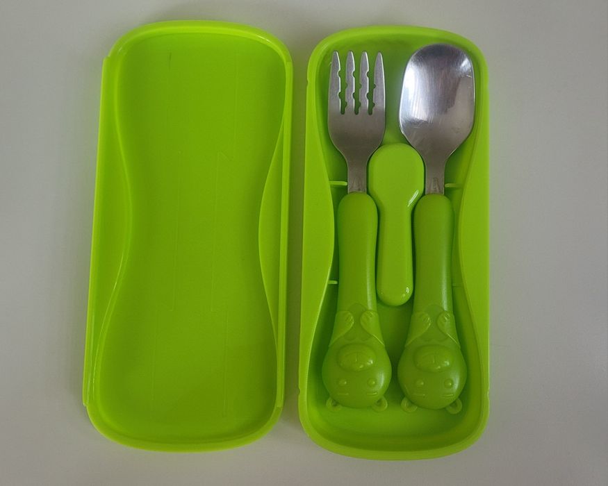 Zestaw sztućców dziecięcych w etui zielone
