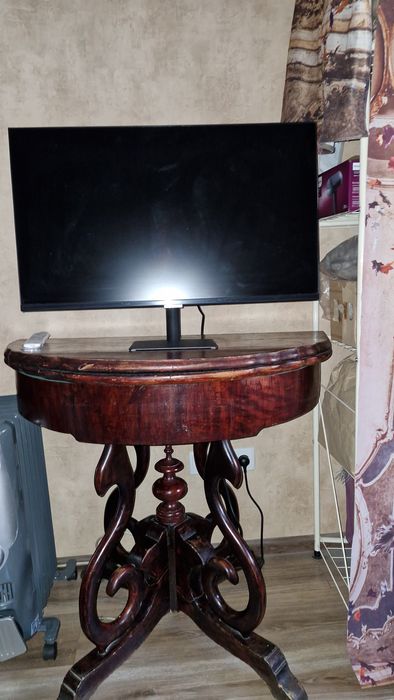 Антикварная мебель (столы и бар)