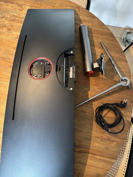 Monitor Gaming LC-Power 49” QLED Curvo