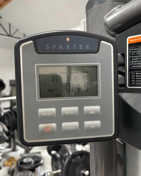 SPARTEK IMPULSE Lat Pulldown z komputerem/Mięsień Najszerszy Grzbietu