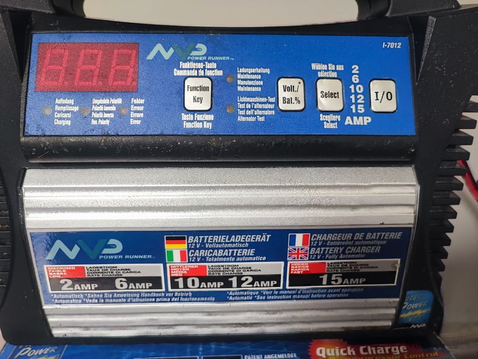 Automatyczny prostownik do akumulatorów 12V NVP Power Runner I-7012 – do 15A