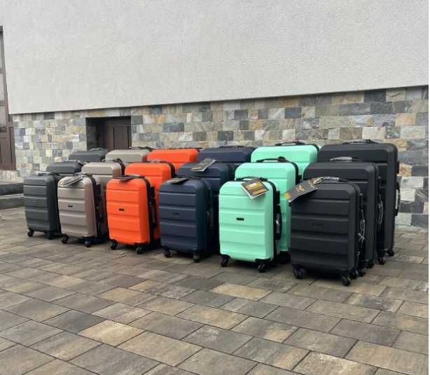 Ручная кладь М Л Дорожный чемодан Валіза Сумка Wings 147 шампань та ін