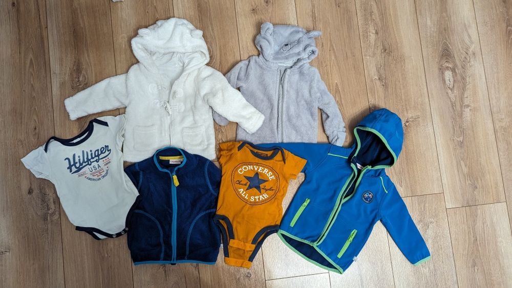 Bluzy, body Tommy Hilfiger, converse. 68 cm.