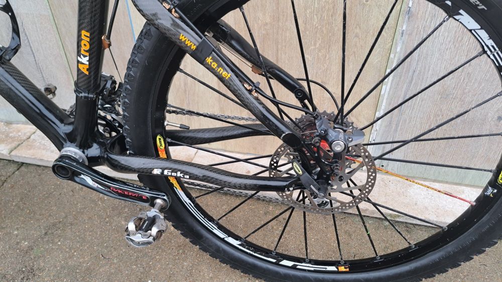 Bicicleta Goka roda 26 carbono