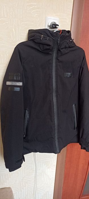 Продам весняну куртку