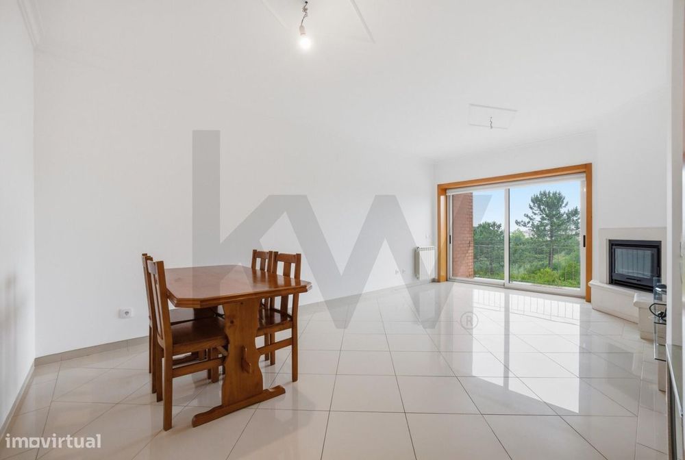 T2 Quinta da Borleteira: Luminosidade, Áreas Generosas e Garagem Box