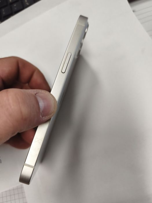 iPhone 13 biały zadbany