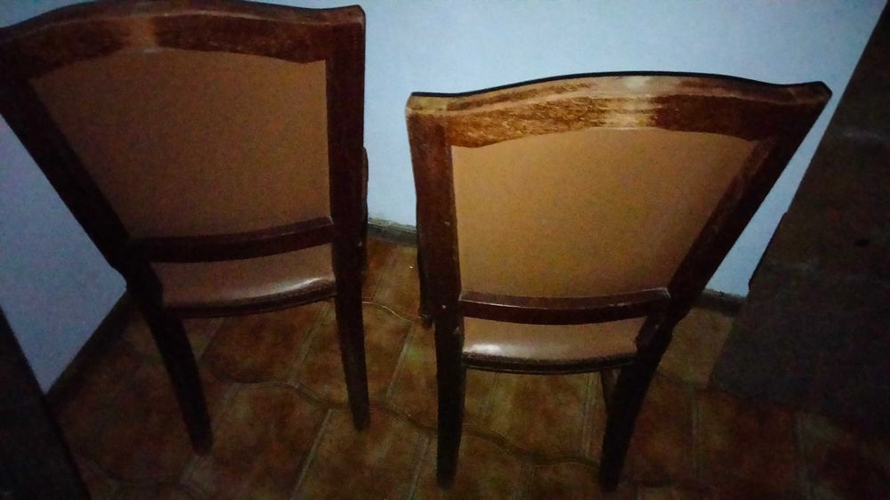 2 Cadeiras de madeira