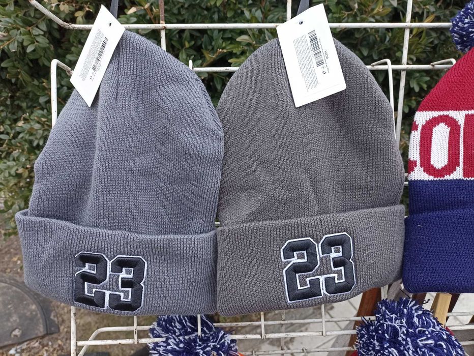 Мужская так и женская  шапка зимняя,номер -23 - никогда не потеряетесь