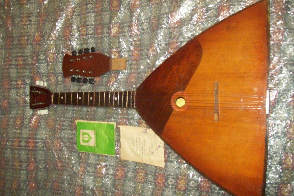 Народнцй инструмент БАЛАЛАЙКА