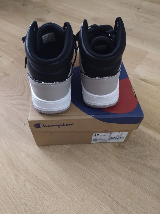 Buty champion 40.