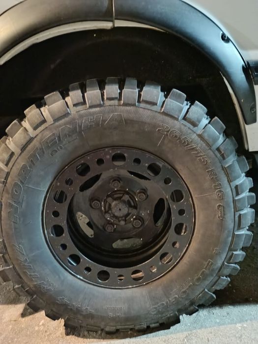 Vendo jante e pneus 265/75r16 . Posso vender separado