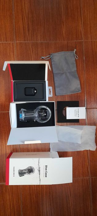 Insta360 ONE RS Vertical Battery and Two 360° Waterproof Cases64283836674179122