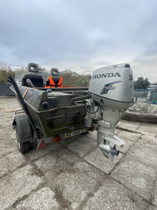 Продам лодку Крим з двигуном Honda 30 4х тактний
