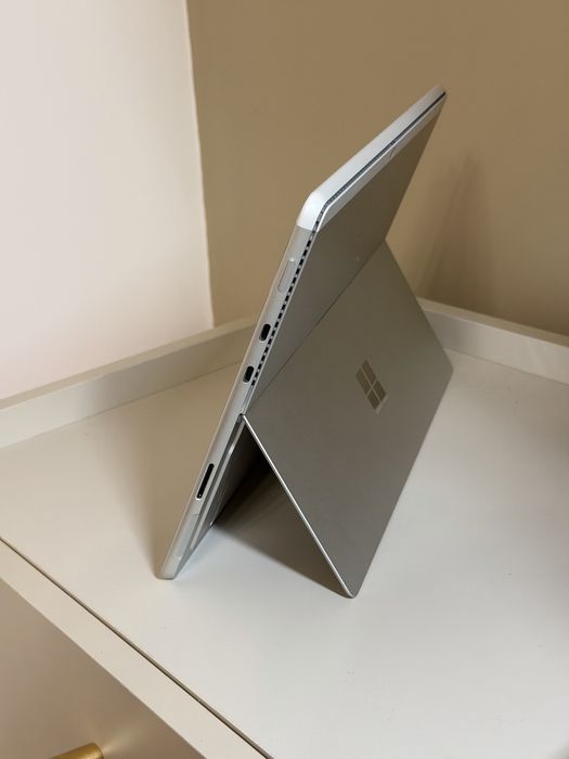 Планшет Microsoft Surface Pro 8