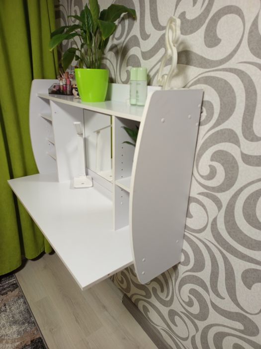 Продам стол в отличном состоянии.