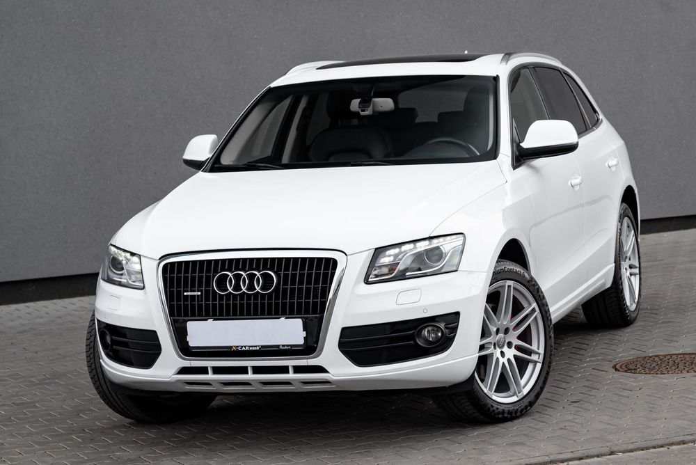 Audi Q5 AUDI Q5 3.2 FSI 270 KM Quatro  Szwajcaria Książka serwisowa