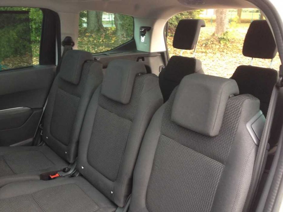 Peugeot 5008 1.6 HDi, 7L, automática, rodas 17 Teto Panorâmico, DVD