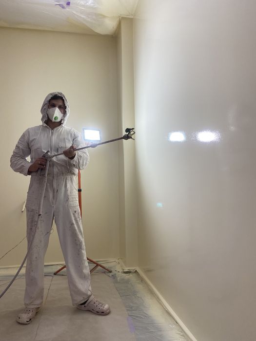 Ремонт квартир, поклейка обоев, пораска , шпаклевка, укладка ламината ...